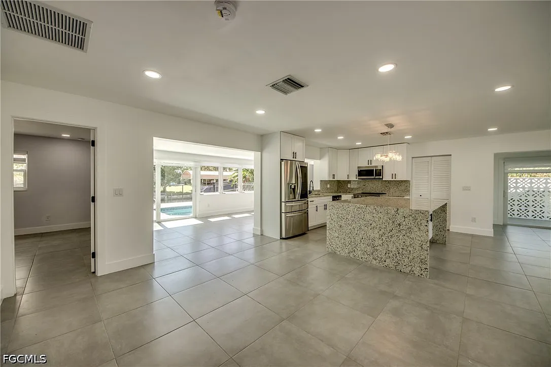 4 bed, 3.0 bath, 1352 sqft, $2,500 — Photo 2