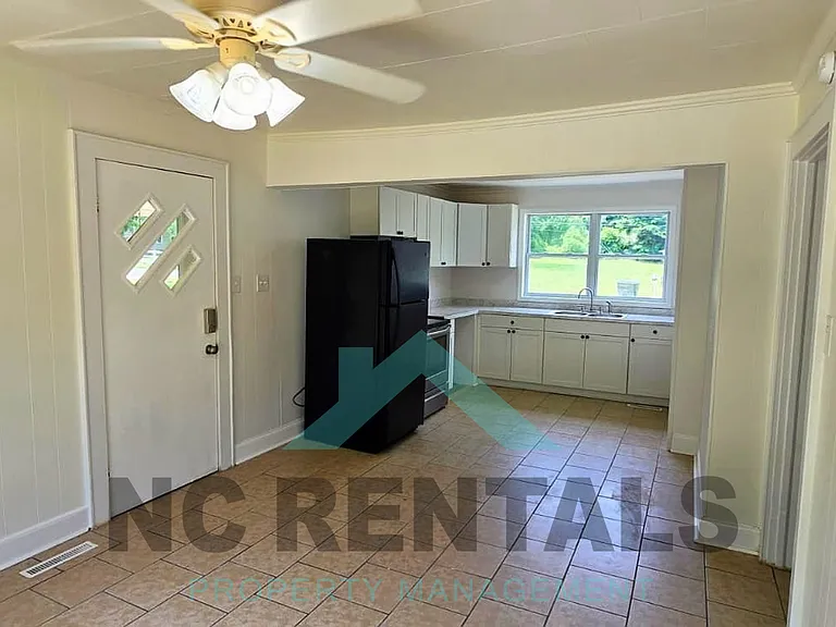 312 Walter Chambers St — Photo 5