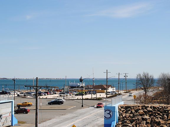 Its a short walk to Cisco Brewery.