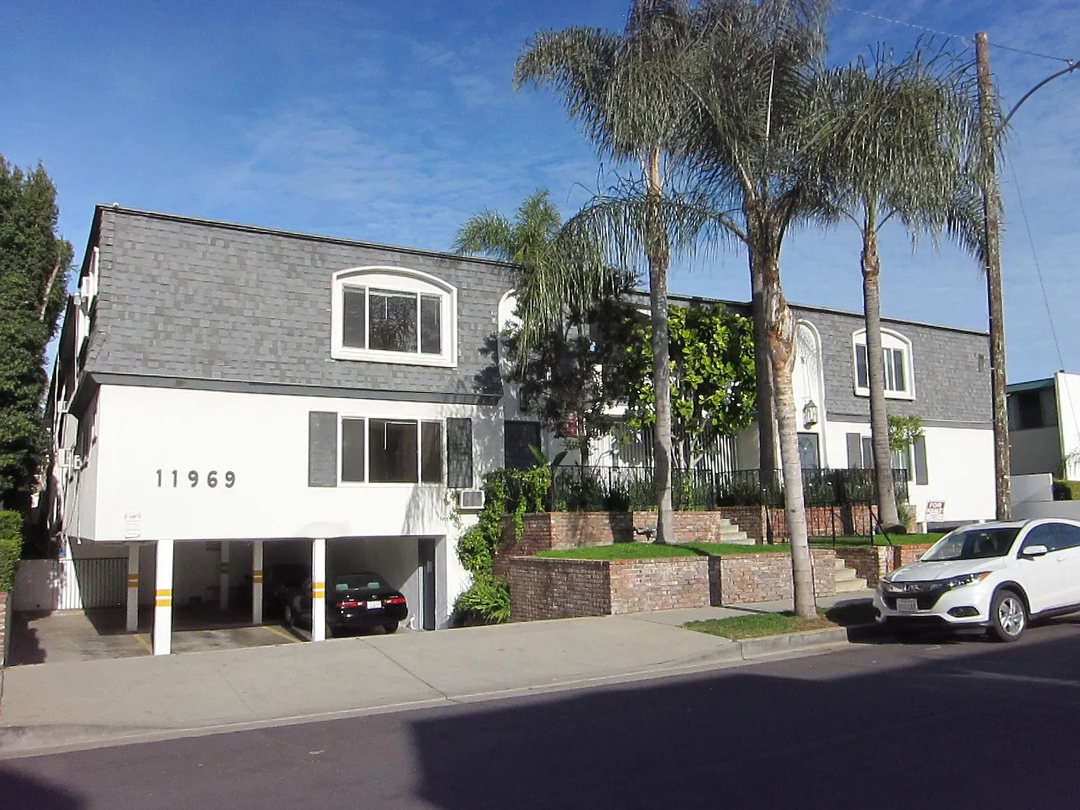 2 bed, 1000 sqft, $3,925 — Photo 1