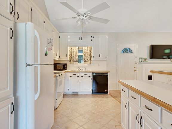 5th image of 4811 Hunt Club Dr