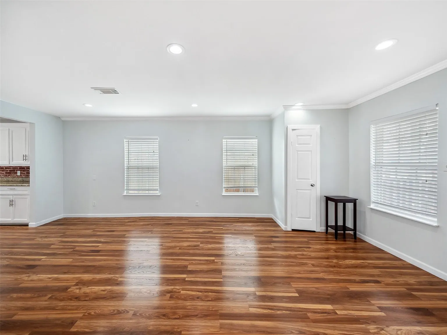 3 bed, 2.0 bath, 1693 sqft, $2,700 — Photo 3