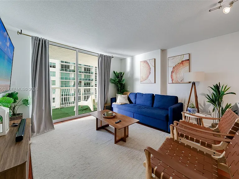 1200 Brickell Bay Dr #1705 — Photo 2