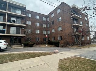 9445 Kenton Ave APT 404, Skokie, IL 60076