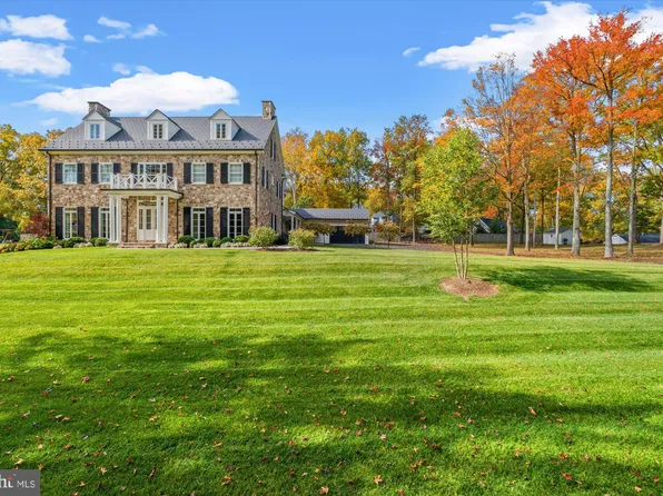 8104 E Boulevard Dr, Alexandria, VA 22308