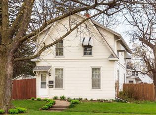 1007 11th St #B, Marion, IA 52302