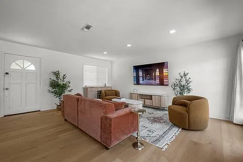 22309 Leadwell St — Photo 42