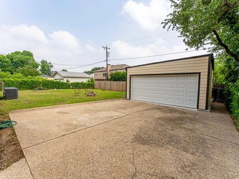 4922 W University Blvd — Photo 16