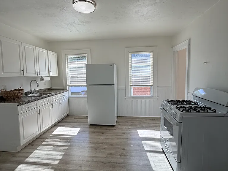 49 Henry St #3 — Photo 9