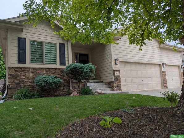 948 S 183rd St, Elkhorn, NE 68022