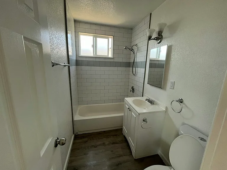 1044 Wallgreen St — Photo 19