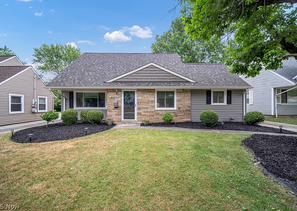 1st image of 25555 Chatworth Dr