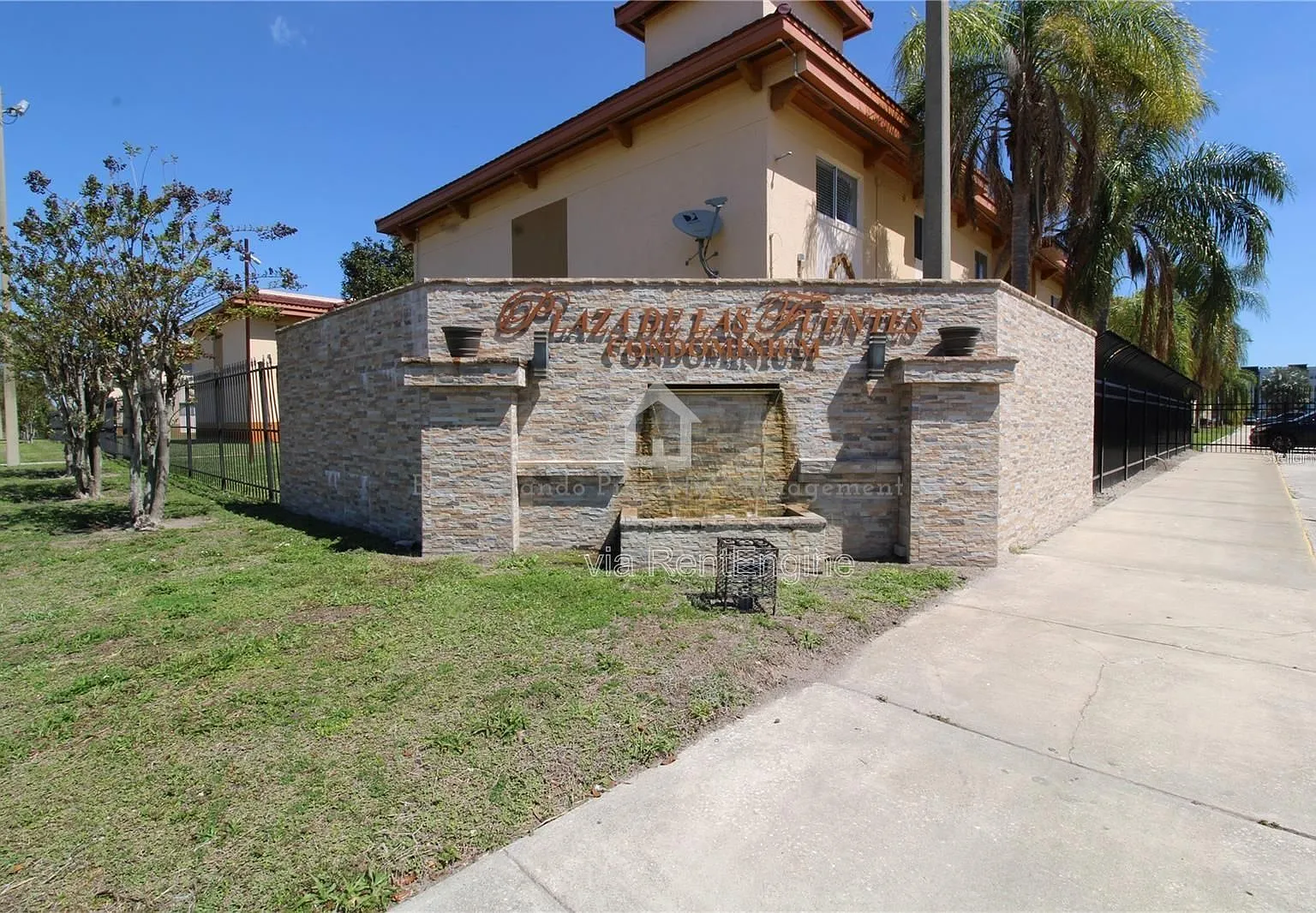 2 bed, 2.0 bath, 700 sqft, $1,335 — Photo 1
