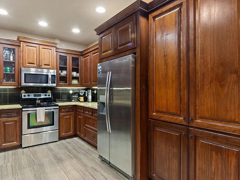 785 Lake Frst — Photo 17