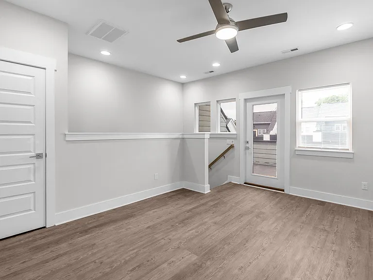 570 W End Dr — Photo 49