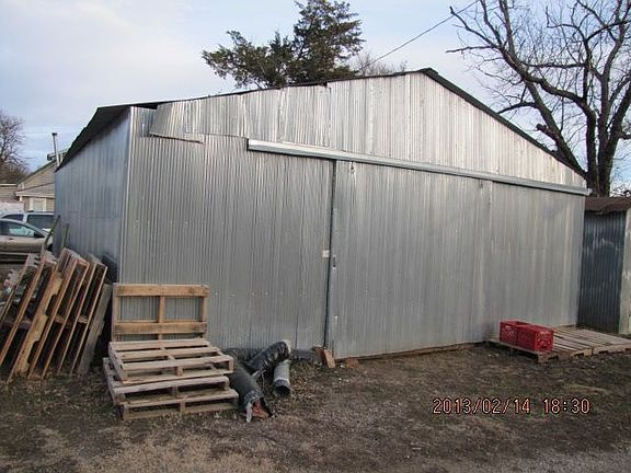 Garage w/dirt floor 20X30