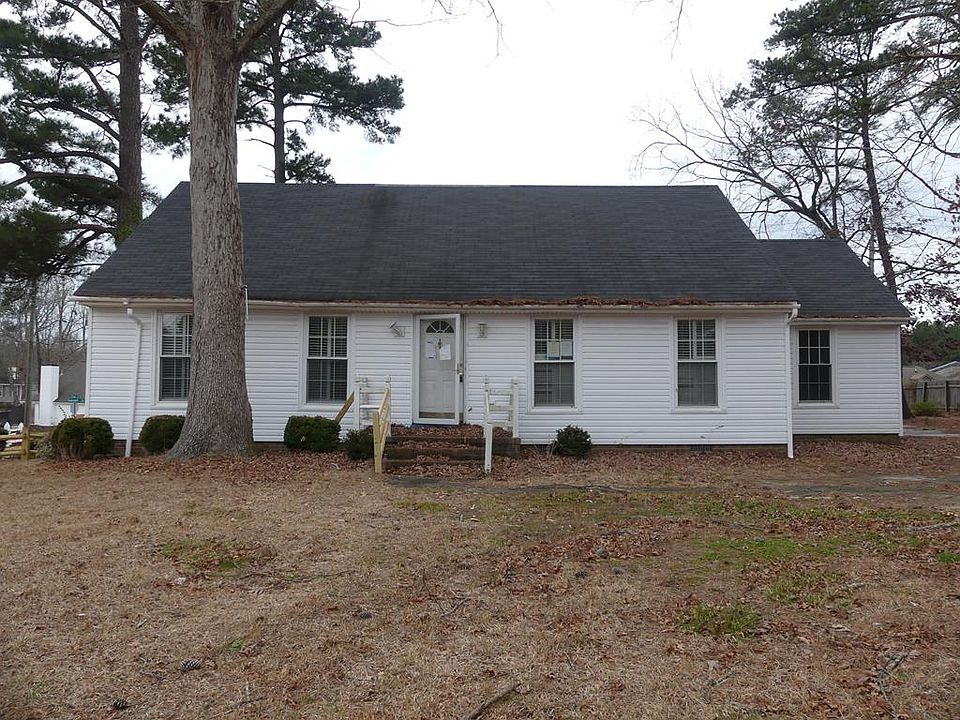 1st image of 900 Mashie Ln