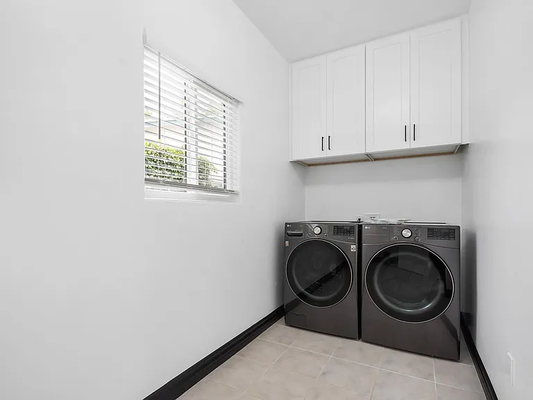 23807 Archwood St — Photo 23