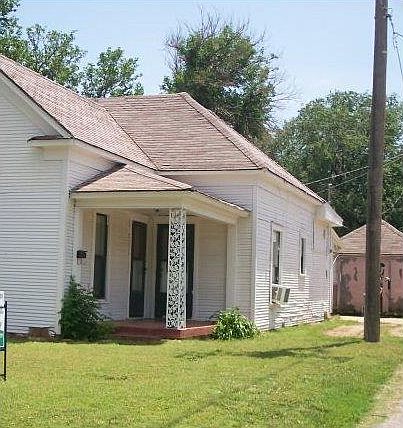 1st image of 408 W Avenue B