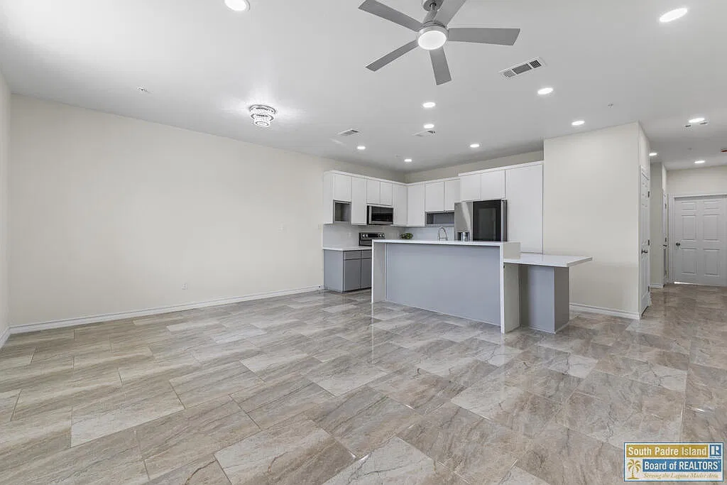 116 E Cora Lee Dr — Photo 4