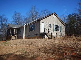 8 Lakeside Dr, Travelers Rest, SC 29690