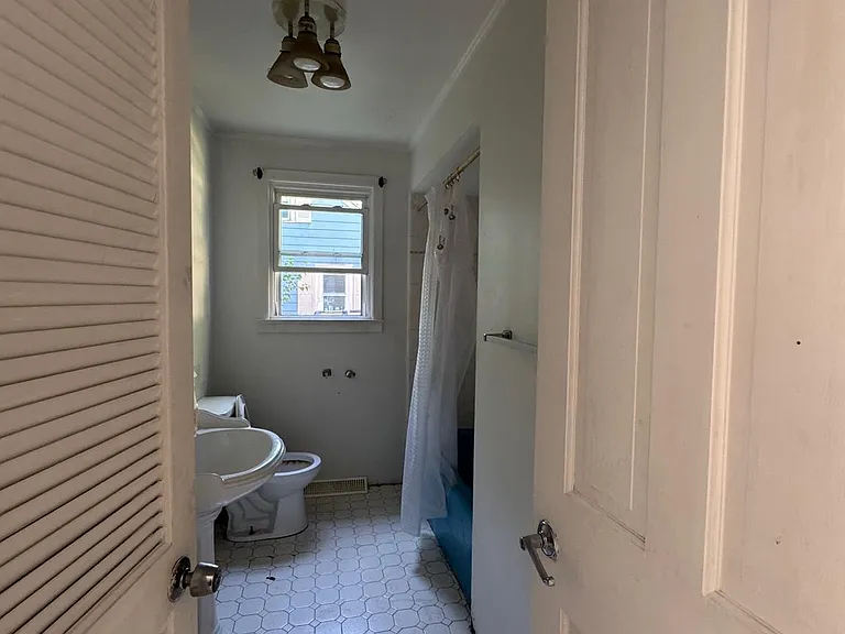 225 Giles Rd — Photo 10