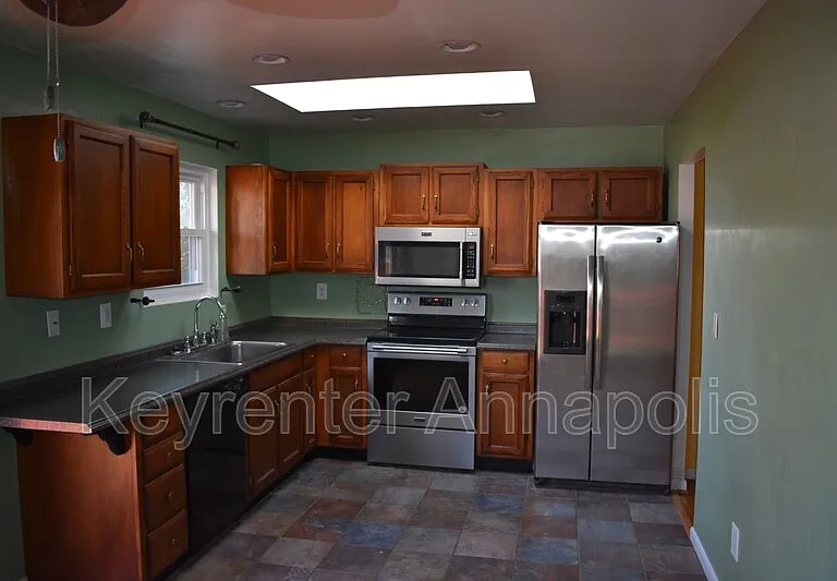 1911 Fohner Pl — Photo 8