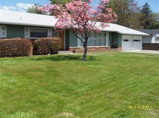 332 NE C St, Grants Pass, OR 97526