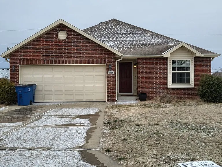 1226 Montana Pl — Photo 2