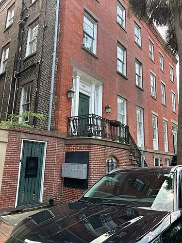 203 E York St Photo 1