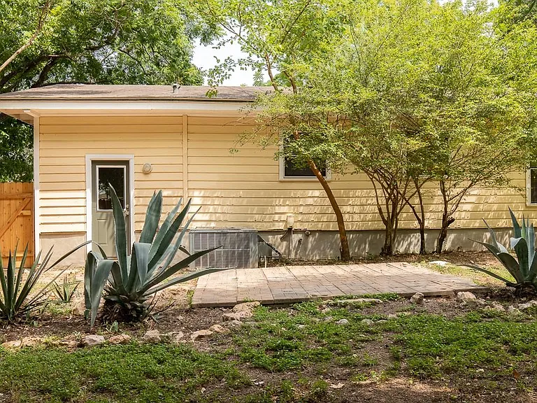 5514 Grover Ave — Photo 10