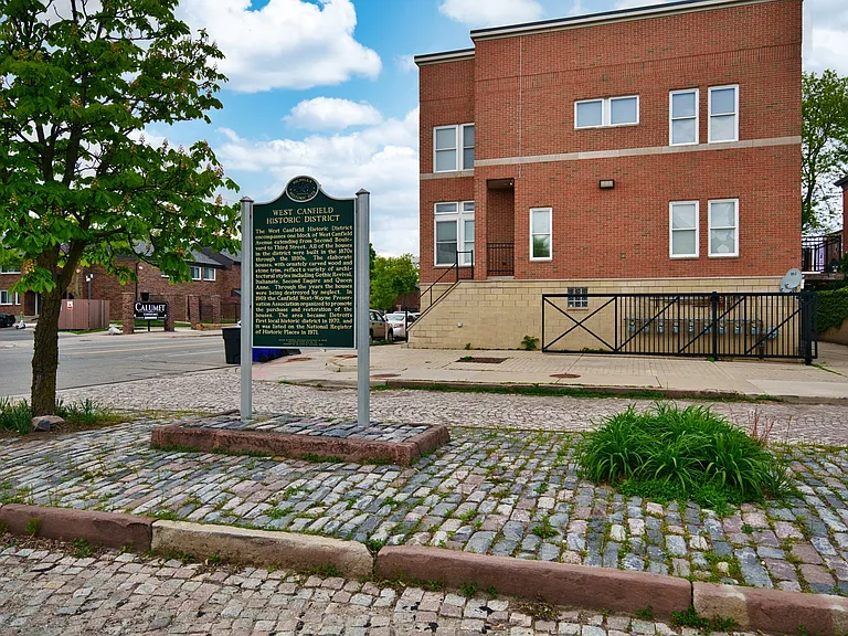 701 W Canfield St — Photo 5