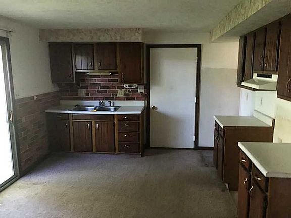 3rd image of 171 Eastwood Dr