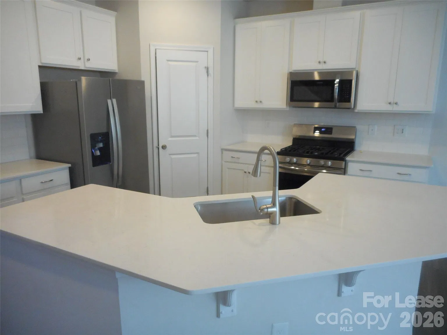 3 bed, 2.5 bath, 1700 sqft, $1,995 — Photo 3