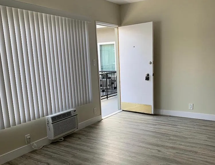 119 N Hayworth Ave #203 — Photo 5