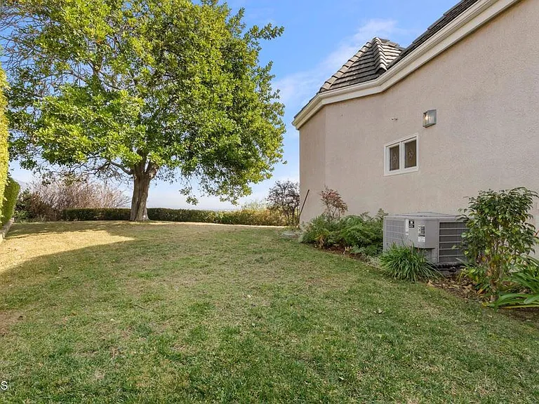 1401 Glen Oaks Blvd — Photo 38
