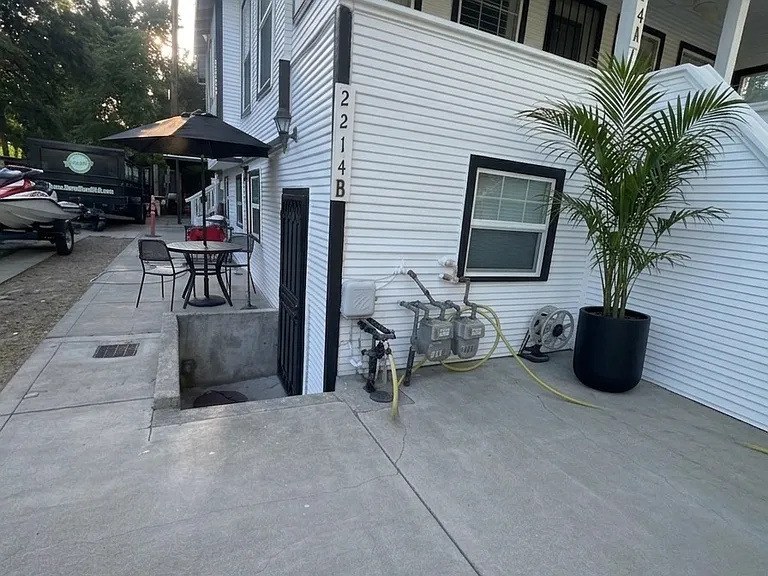 2214 4th St — Photo 2
