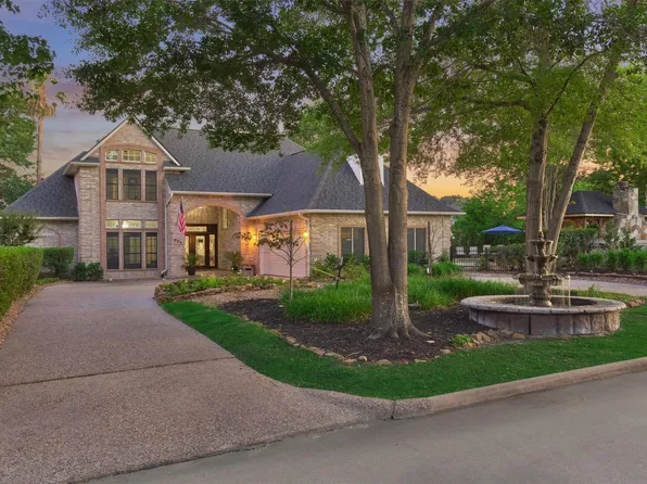 609 Edgewood Dr, Montgomery, TX 77356