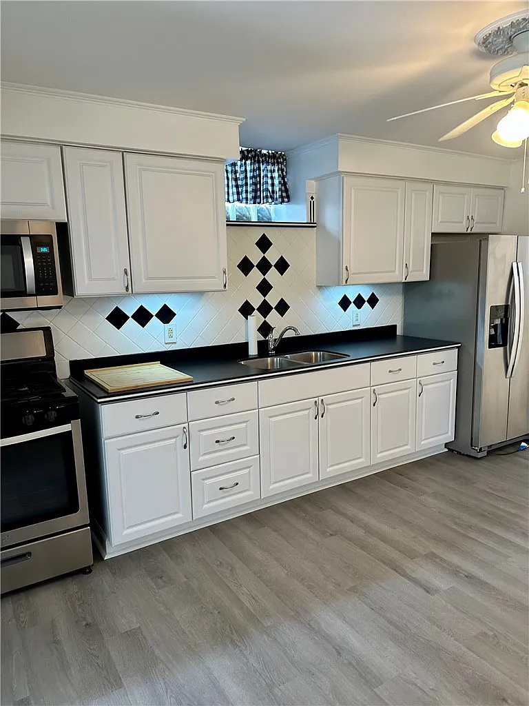 3 bed, $1,575 — Photo 3