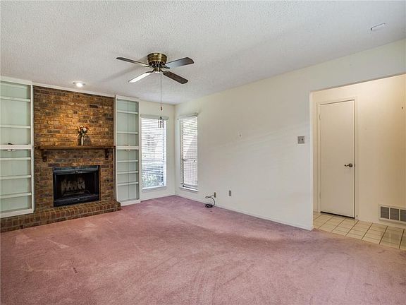 5th image of 829 Shady Glen Ln