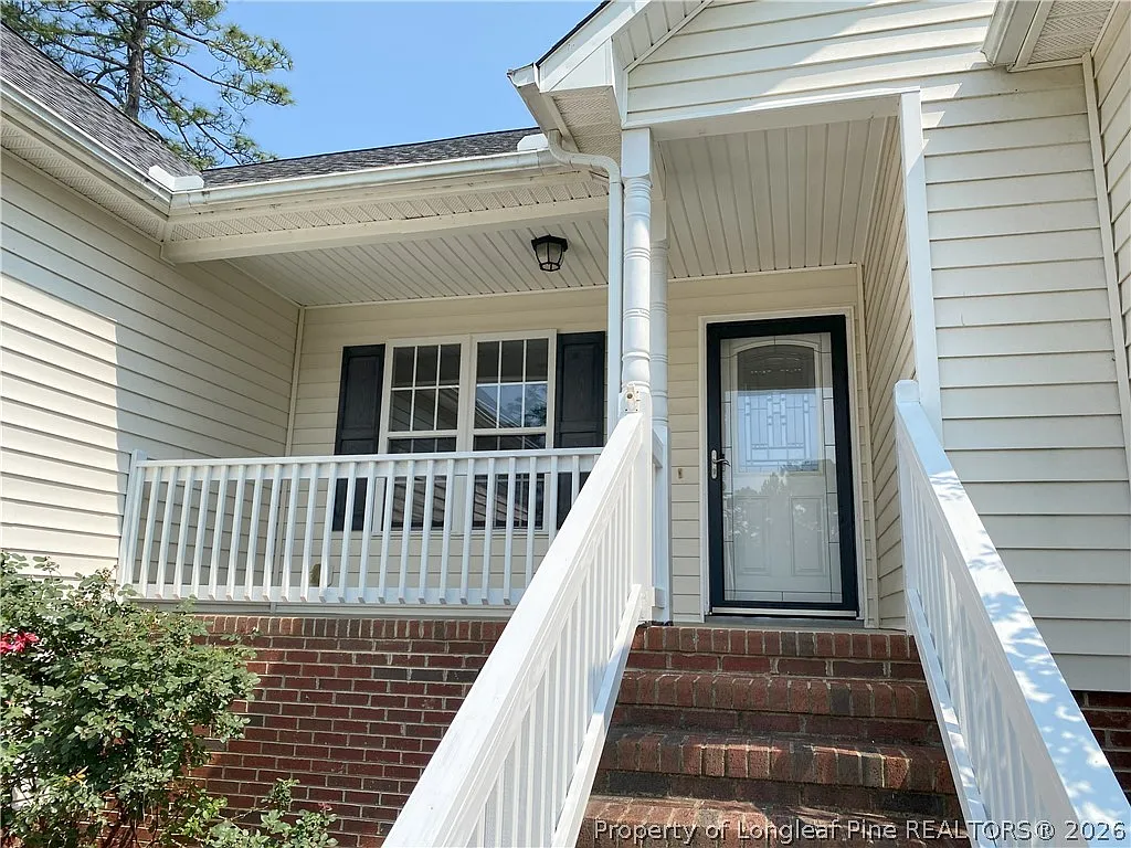 3 bed, 2.0 bath, 2176 sqft, $2,050 — Photo 2