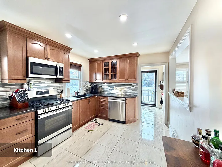 67 Highland Ave #MAIN FLOOR — Photo 11