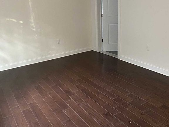 5th image of 2127 Linwood Ave #101