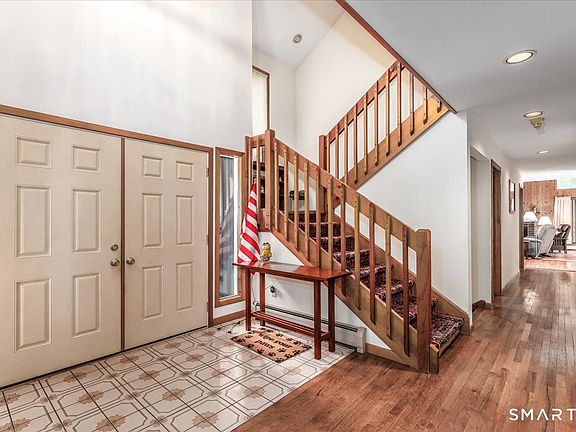 2nd image of 4 Deerfield Road