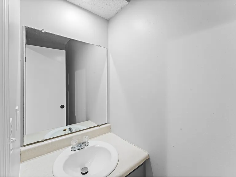 16304 W 141st Ter — Photo 14
