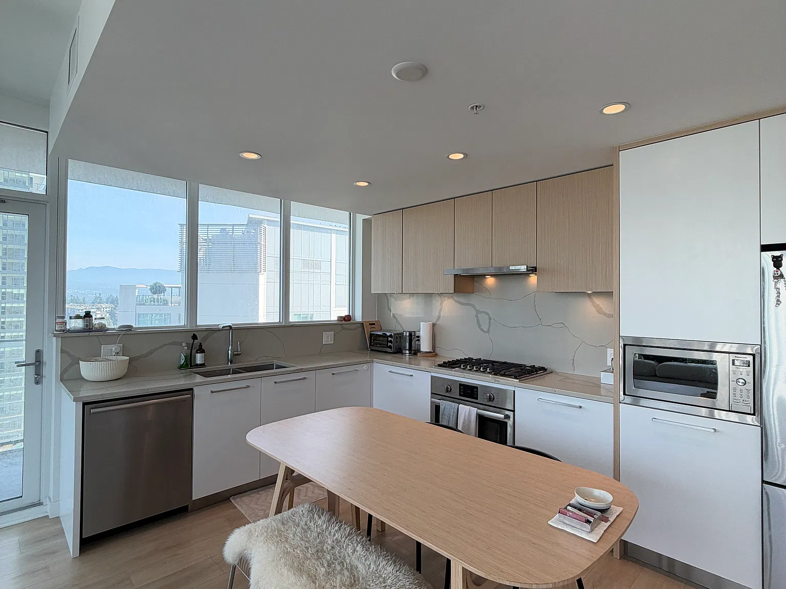 2 bed, 888 sqft, $2,900 — Photo 1