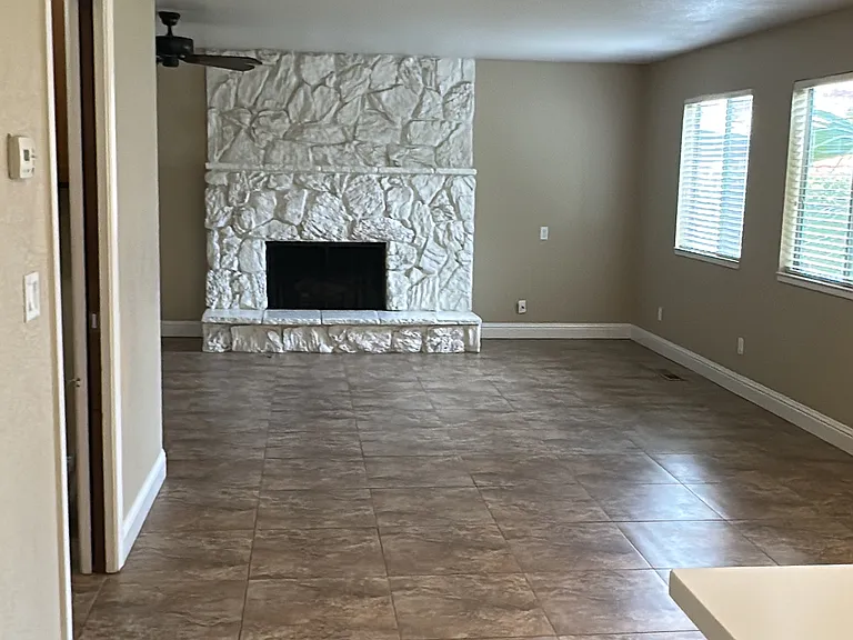 2109 Manitoba Ct — Photo 2