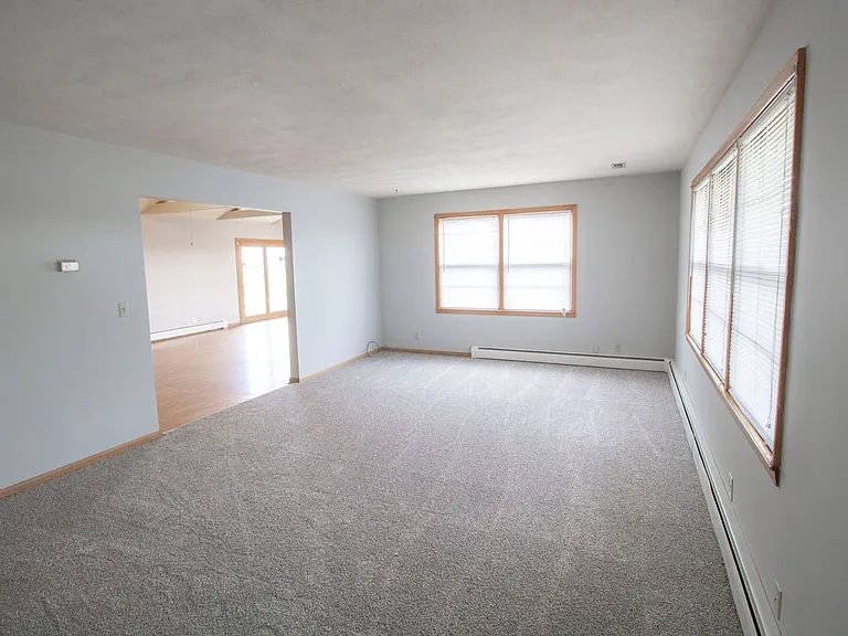 1303 Smiley Ln — Photo 6