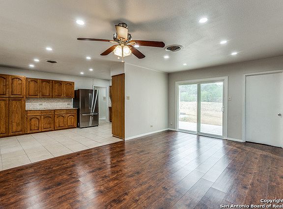 5th image of 1302 Viewridge Dr