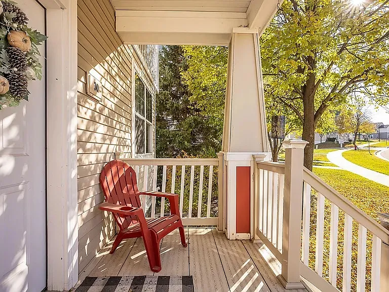 3 bed, 2.5 bath, 1625 sqft, $2,300 — Photo 3